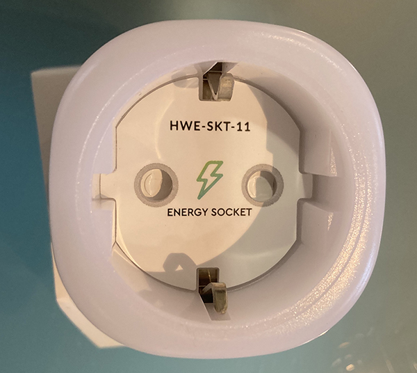 Deze energy socket, ofwel een verbruiksmeter, wordt aangesloten op de Home Wizard app en laat het verbruik van een apparaat zien.